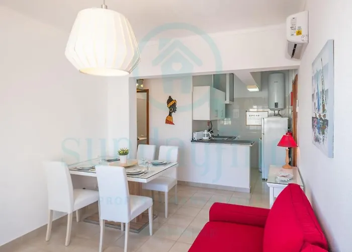 Algarve - Front - Free Wifi - Air Con