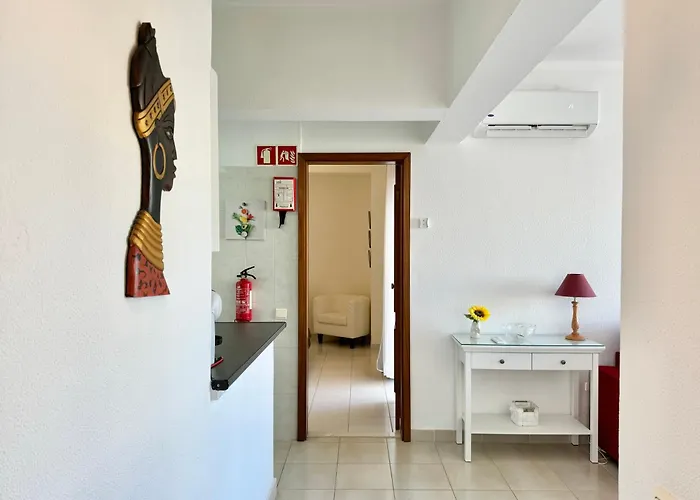 Algarve - Front - Free Wifi - Air Con * Armação de Pêra